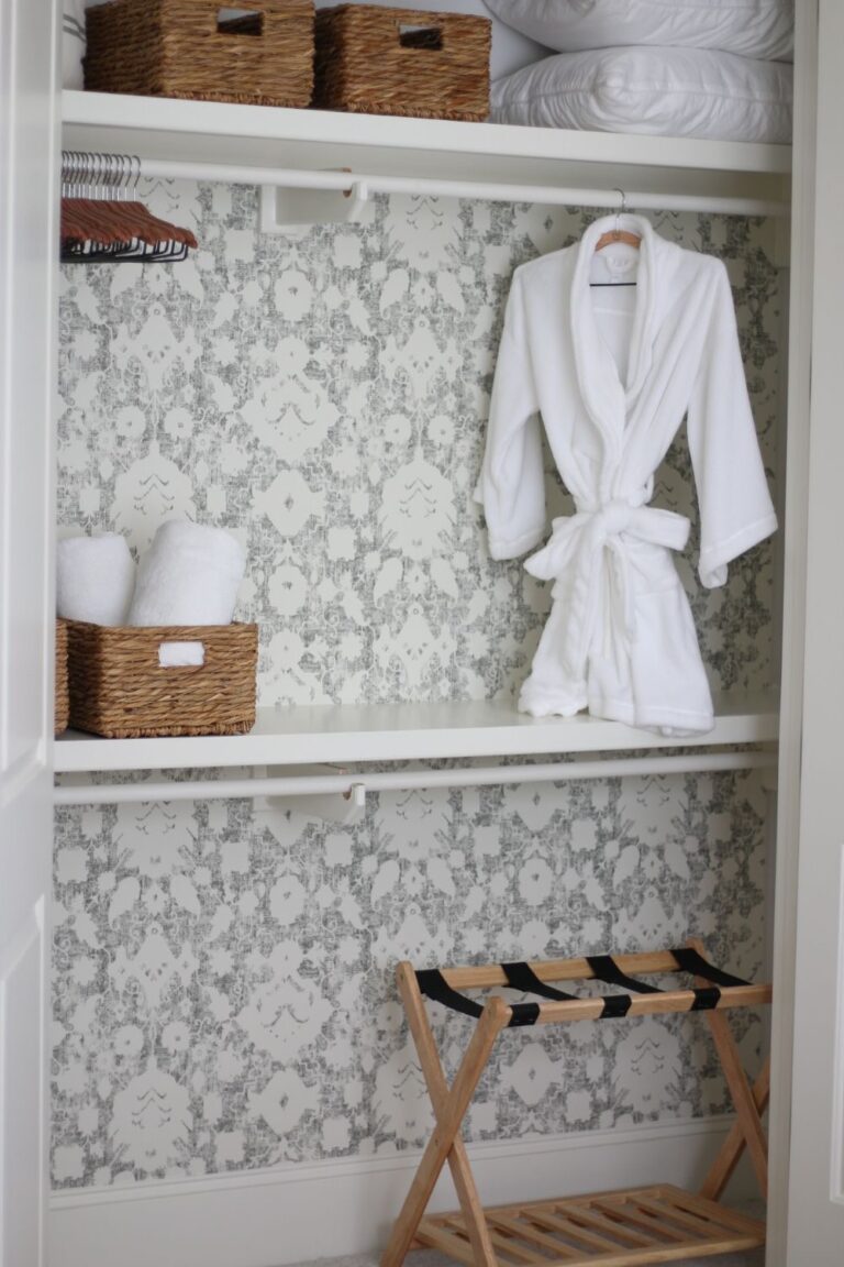 20 Simple Guest Bedroom Ideas to Make Your Guest Feel Instantly at Home