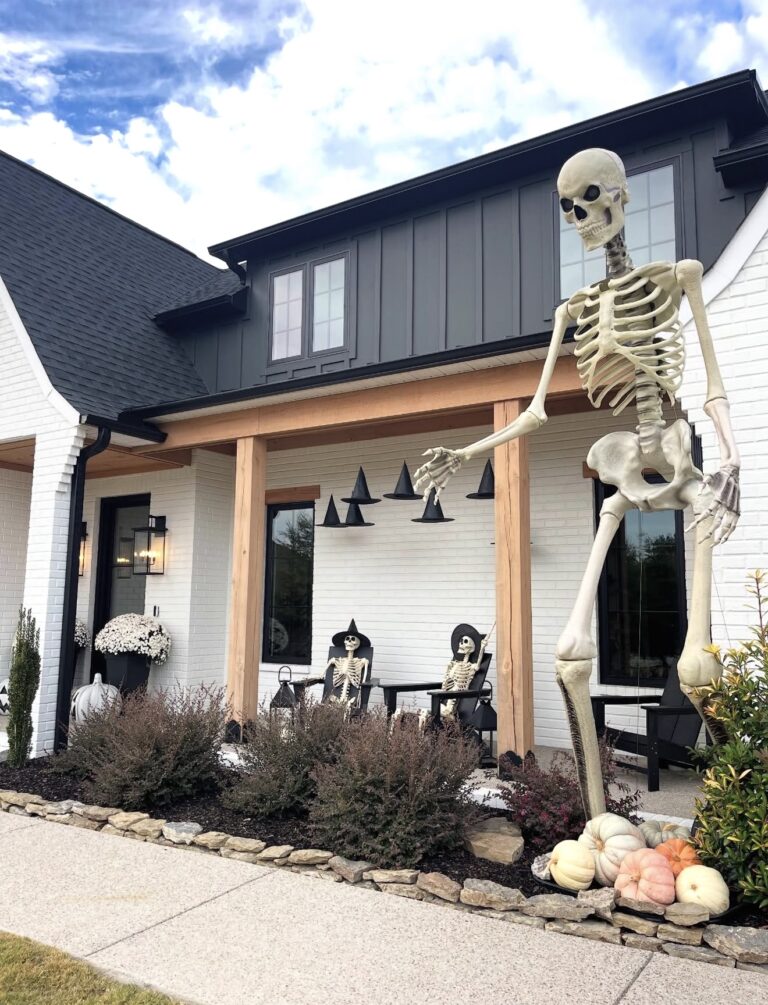 20 Halloween Front Porch Ideas That Will Make Your Home Look Spooktacular