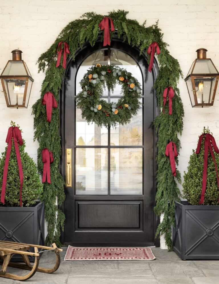 19 Christmas Front Porch Ideas to Make Your Home Feel Festive